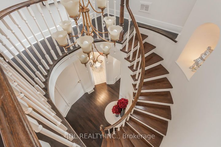 Photo 14 at 6 Farmingdale Road, Bayview Village, Toronto