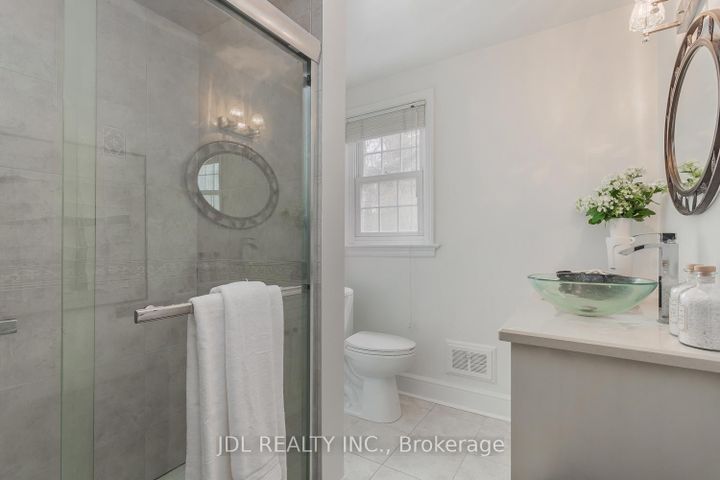 Photo 26 at 6 Farmingdale Road, Bayview Village, Toronto