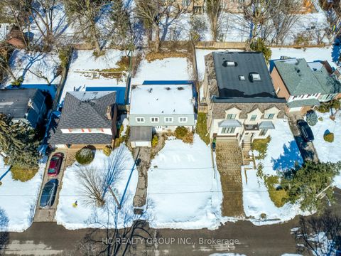 Photo 2 at 10 Waring Court, Willowdale East, Toronto