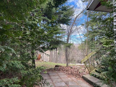 Photo 3 at 55 Elmpine Trail, Rural King, King