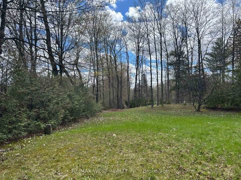 Photo 4 at 55 Elmpine Trail, Rural King, King