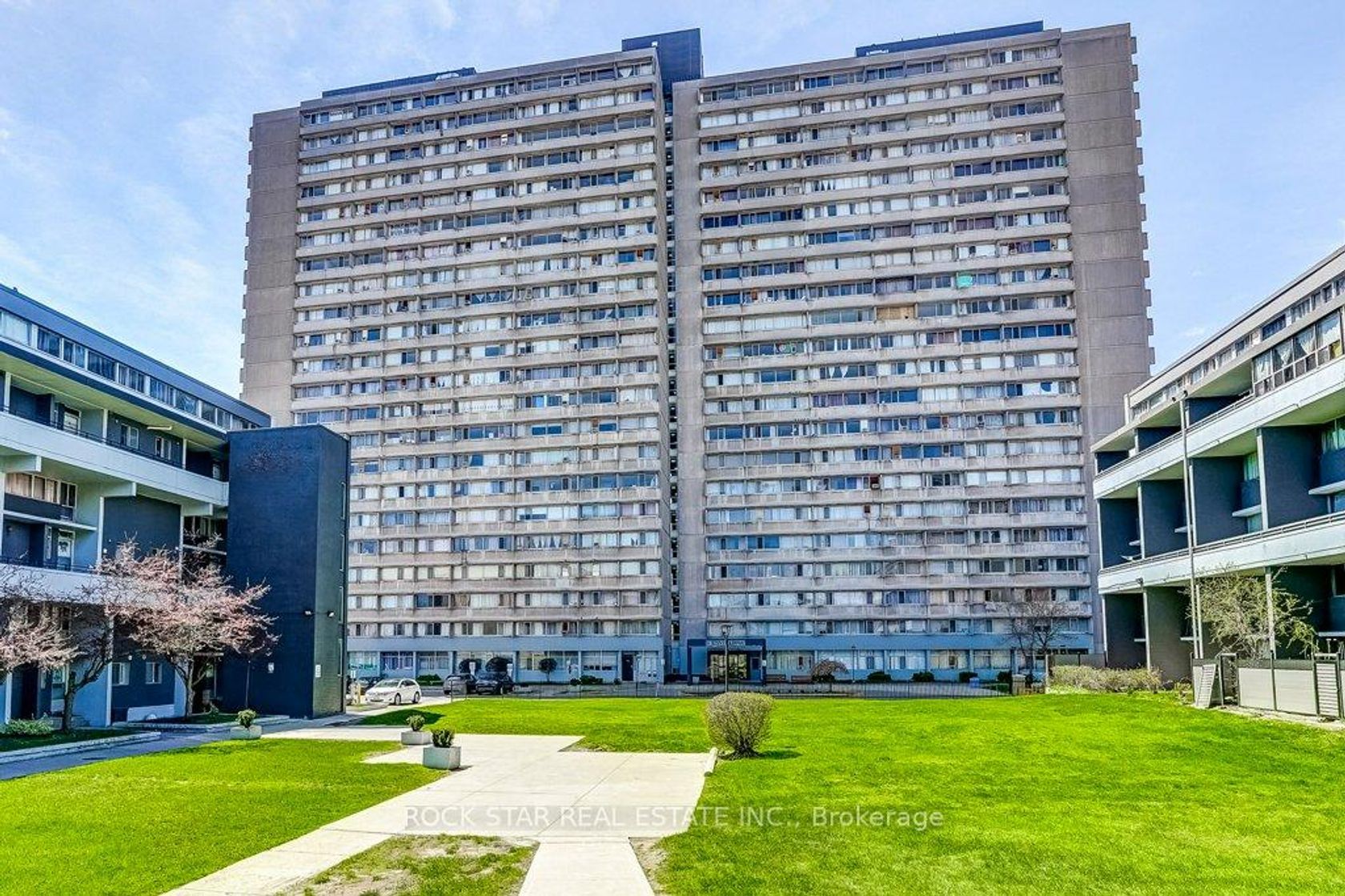 708 - 10 Sunny Glenway, Flemingdon Park, Toronto 