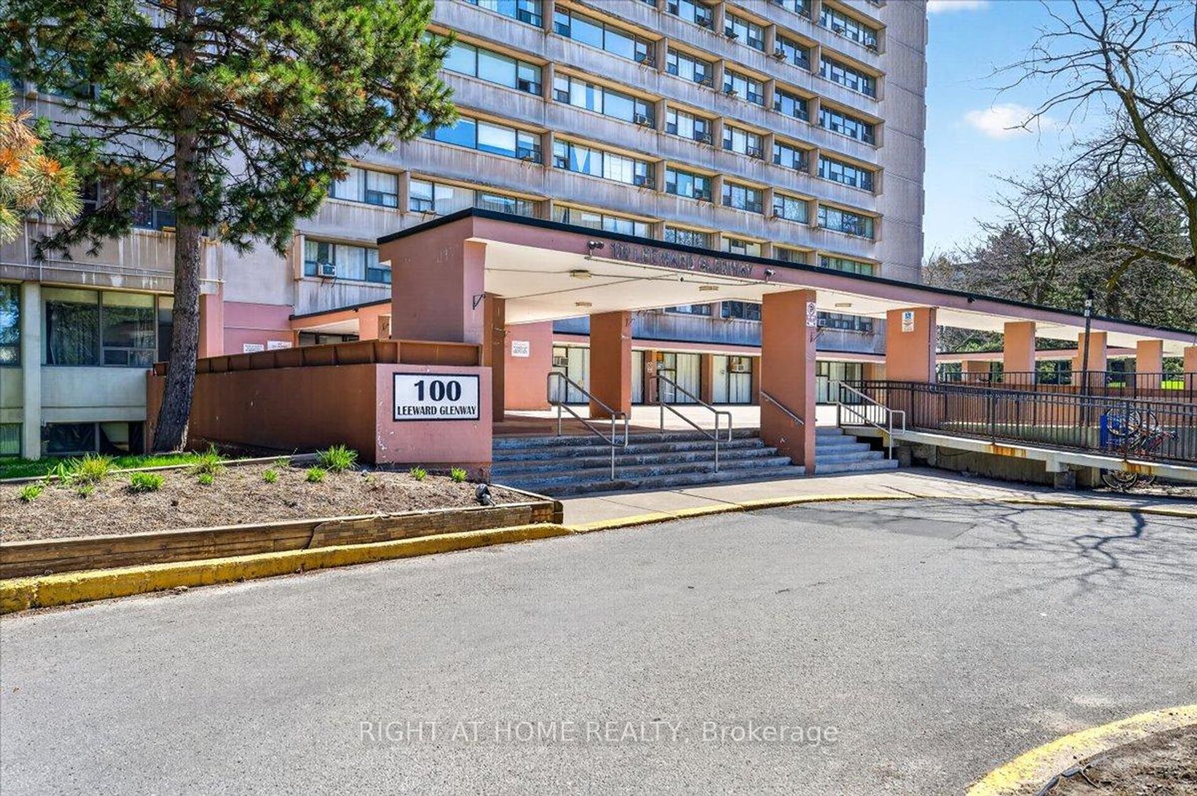 708 - 100 Leeward Glenway, Flemingdon Park, Toronto 