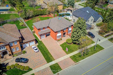 Photo 3 at 22 Ardwold Gate, Bayview Hill, Richmond Hill