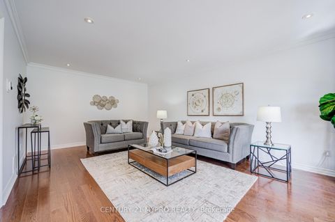 Photo 6 at 22 Ardwold Gate, Bayview Hill, Richmond Hill