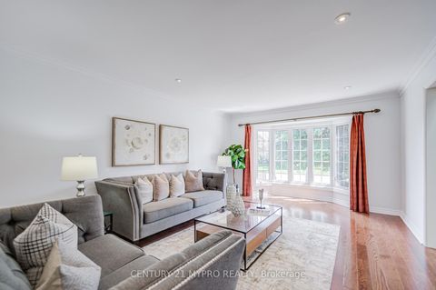 Photo 8 at 22 Ardwold Gate, Bayview Hill, Richmond Hill