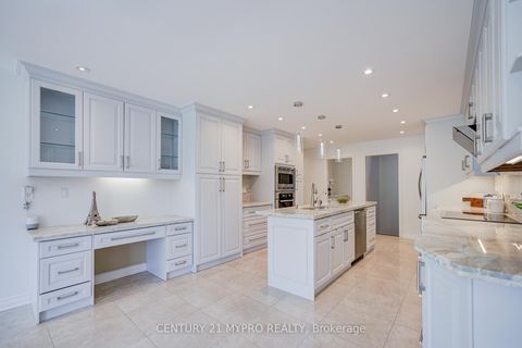Photo 12 at 22 Ardwold Gate, Bayview Hill, Richmond Hill
