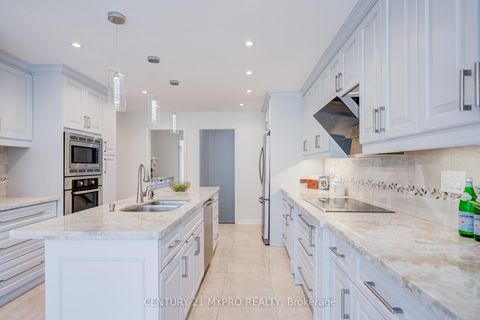Photo 13 at 22 Ardwold Gate, Bayview Hill, Richmond Hill