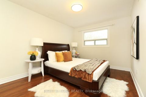 Photo 18 at 6 Snapdragon Drive, Pleasant View, Toronto