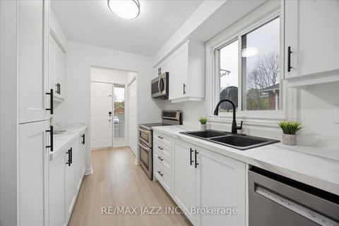 Photo 9 at 14 Penfound Drive, Bowmanville, Clarington