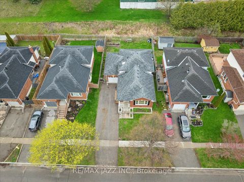 Photo 27 at 14 Penfound Drive, Bowmanville, Clarington