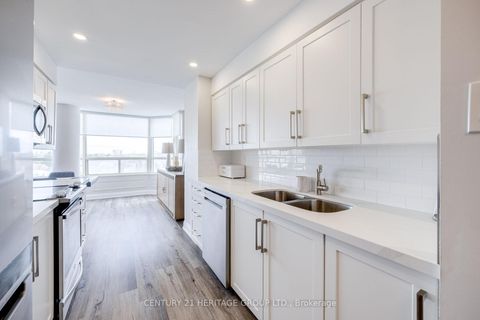 Photo 2 at 707 - 7 Townsgate Drive, Yorkhill, Vaughan