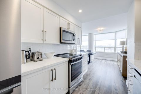 Photo 3 at 707 - 7 Townsgate Drive, Yorkhill, Vaughan