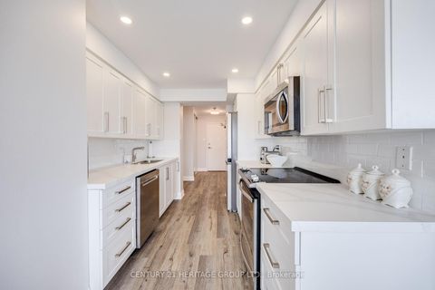 Photo 4 at 707 - 7 Townsgate Drive, Yorkhill, Vaughan