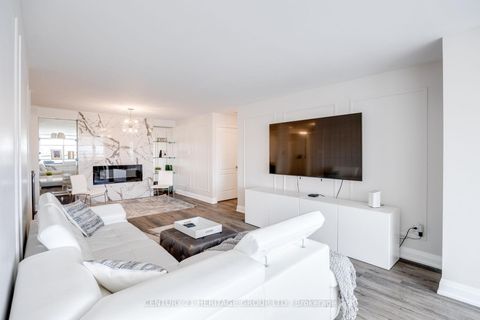 Photo 7 at 707 - 7 Townsgate Drive, Yorkhill, Vaughan
