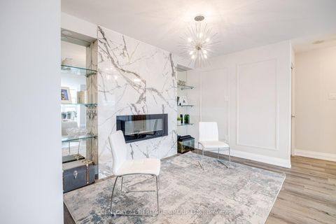 Photo 8 at 707 - 7 Townsgate Drive, Yorkhill, Vaughan