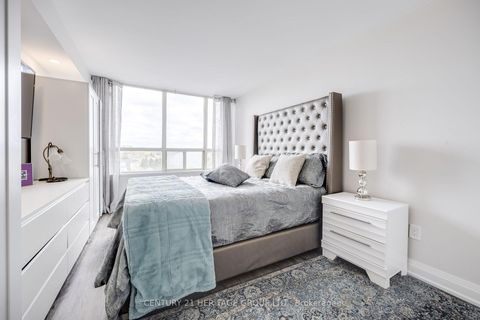 Photo 13 at 707 - 7 Townsgate Drive, Yorkhill, Vaughan