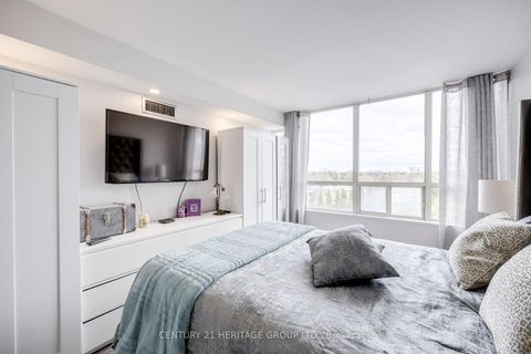 Photo 14 at 707 - 7 Townsgate Drive, Yorkhill, Vaughan
