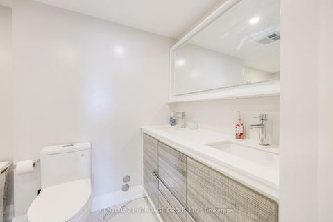 Photo 15 at 707 - 7 Townsgate Drive, Yorkhill, Vaughan