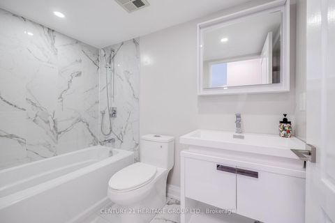 Photo 18 at 707 - 7 Townsgate Drive, Yorkhill, Vaughan