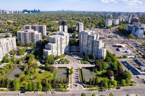 Photo 24 at 707 - 7 Townsgate Drive, Yorkhill, Vaughan