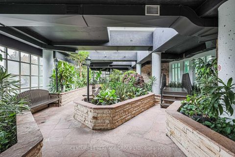 Photo 34 at 707 - 7 Townsgate Drive, Yorkhill, Vaughan