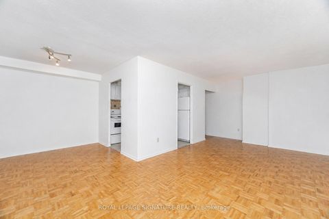Photo 7 at 303 - 10 Edgecliff Golfway, Flemingdon Park, Toronto