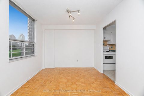 Photo 8 at 303 - 10 Edgecliff Golfway, Flemingdon Park, Toronto