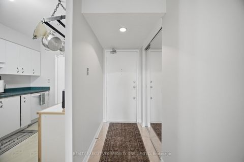 Photo 5 at 1013 - 10 Martha Eaton Way, Amesbury, Toronto