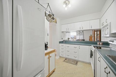 Photo 9 at 1013 - 10 Martha Eaton Way, Amesbury, Toronto