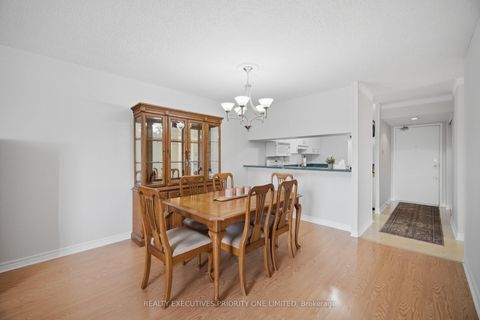 Photo 10 at 1013 - 10 Martha Eaton Way, Amesbury, Toronto