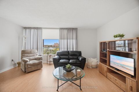 Photo 13 at 1013 - 10 Martha Eaton Way, Amesbury, Toronto