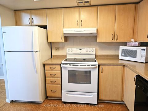 Photo 10 at 123 - 255 The Donway West E, Don Mills, Toronto