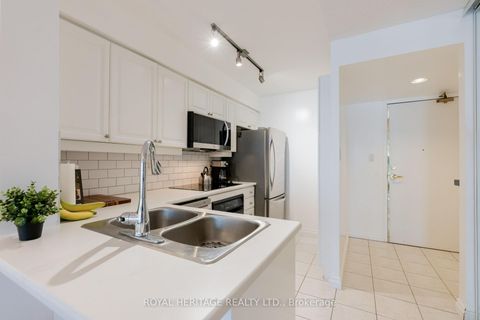 Photo 4 at 211 - 188 Redpath Avenue, Mount Pleasant West, Toronto