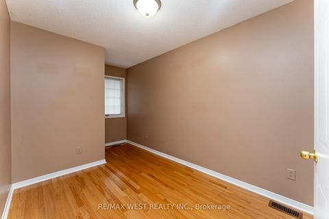 Photo 22 at 28 Shining Star Crescent, Mount Dennis, Toronto