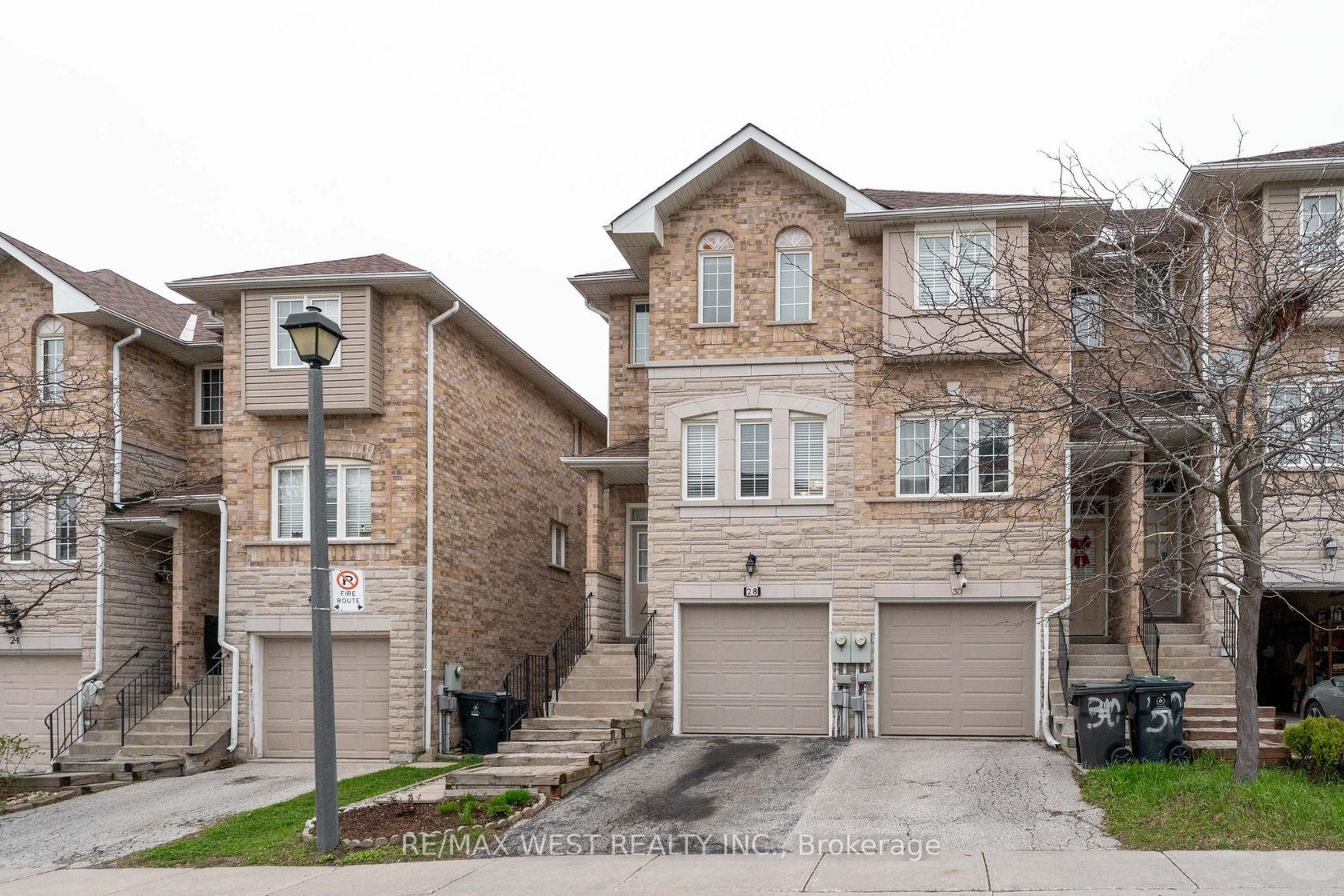 28 Shining Star Crescent, Mount Dennis, Toronto photo 1
