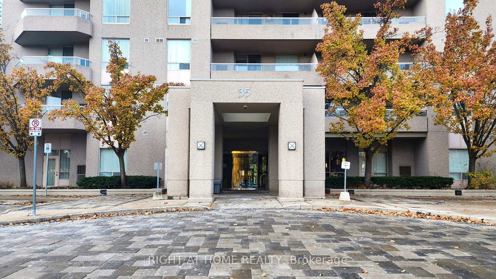 207 - 35 Empress Avenue, Willowdale East, Toronto photo number 2