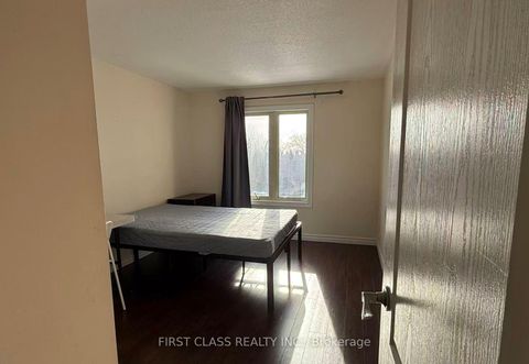 Photo 5 at 17 Harnworth Drive, Hillcrest Village, Toronto