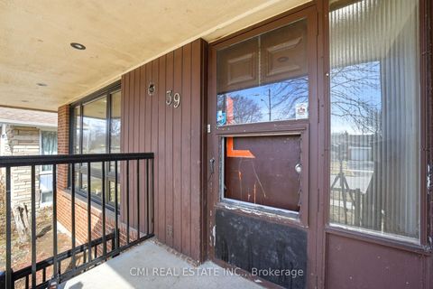 Photo 2 at 39 Earlton Road, Sullivan, Toronto