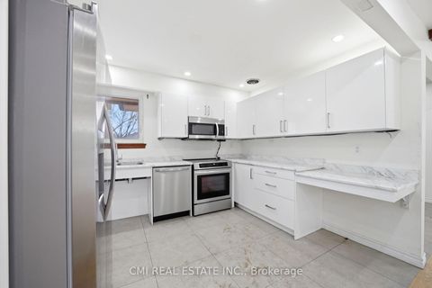 Photo 10 at 39 Earlton Road, Sullivan, Toronto