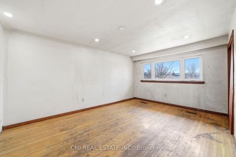 Photo 23 at 39 Earlton Road, Sullivan, Toronto
