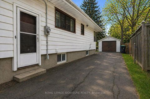 Photo 1 at 184 Hendon Avenue, Newtonbrook West, Toronto