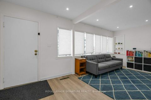 Photo 2 at 184 Hendon Avenue, Newtonbrook West, Toronto