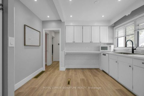 Photo 18 at 184 Hendon Avenue, Newtonbrook West, Toronto