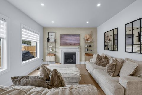 Photo 10 at 684 Lakelands Avenue, Alcona, Innisfil