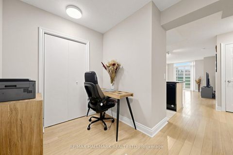 Photo 19 at 1124 - 25 Greenview Avenue, Newtonbrook West, Toronto