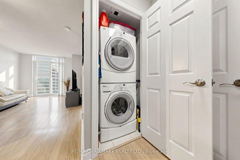 Photo 22 at 1124 - 25 Greenview Avenue, Newtonbrook West, Toronto