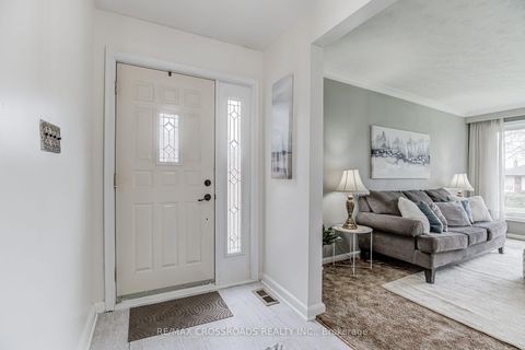 Photo 6 at 30 Murmouth Road, Sullivan, Toronto