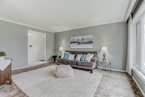 Photo 7 at 30 Murmouth Road, Sullivan, Toronto