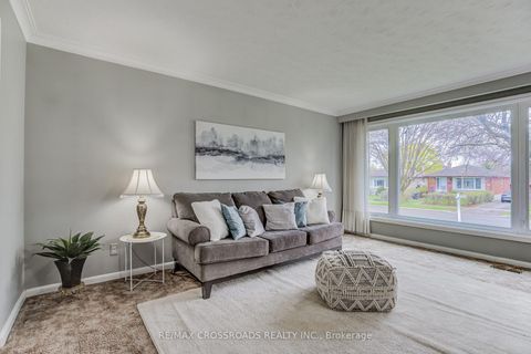 Photo 8 at 30 Murmouth Road, Sullivan, Toronto